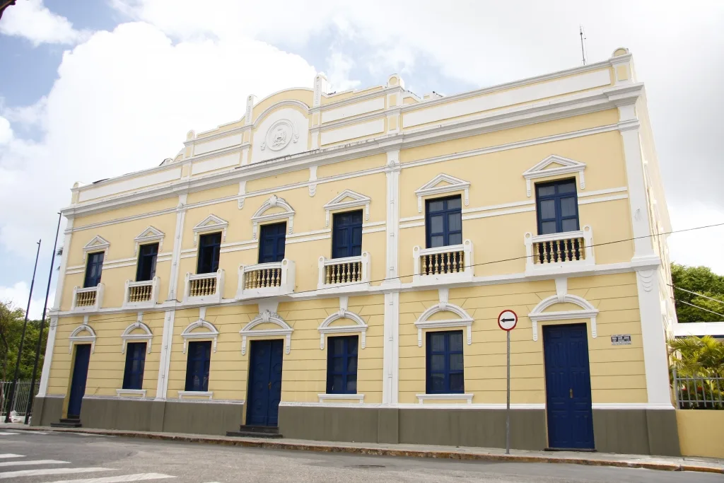Com 107 exonerações, Prefeitura de Fortaleza publica documento com reorganização de cargos municipai