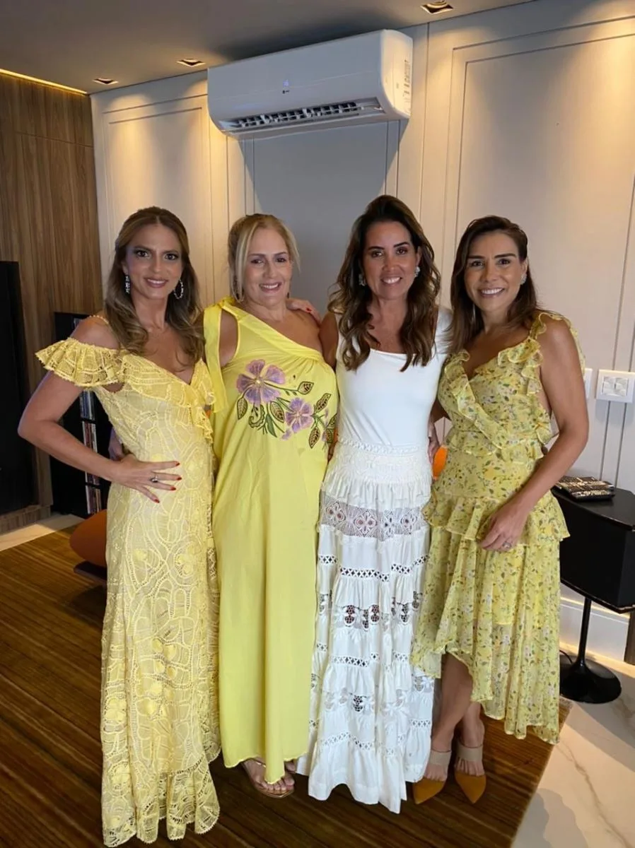 Ana Vládia Sales brinda entrada no rol dos 50 anos