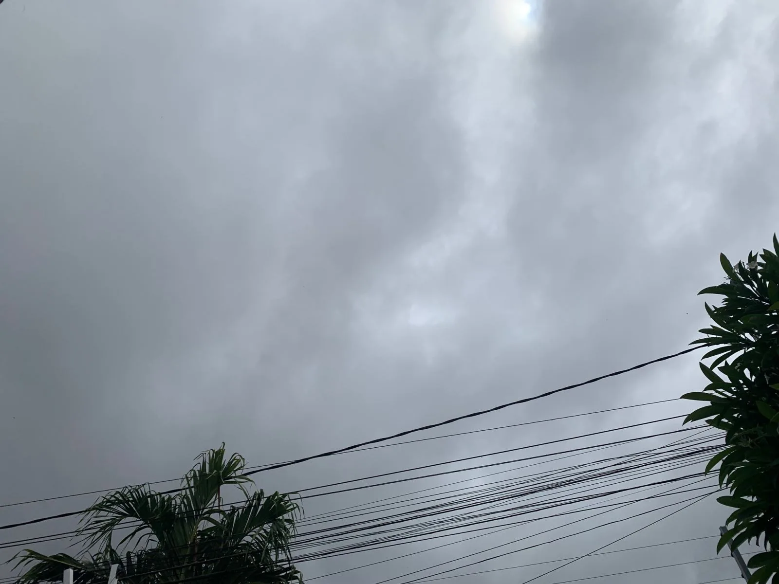 Com 65,8mm de chuva, Fortaleza registra alagamentos, falha em semáforos e risco de desabamento