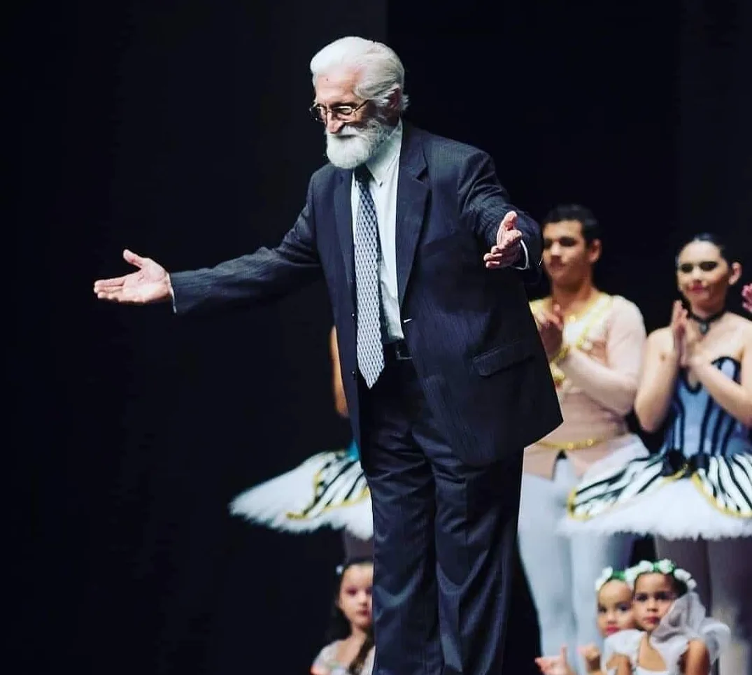 Autoridades prestam homenagem após falecimento de Hugo Bianchi, primeiro bailarino do Ceará