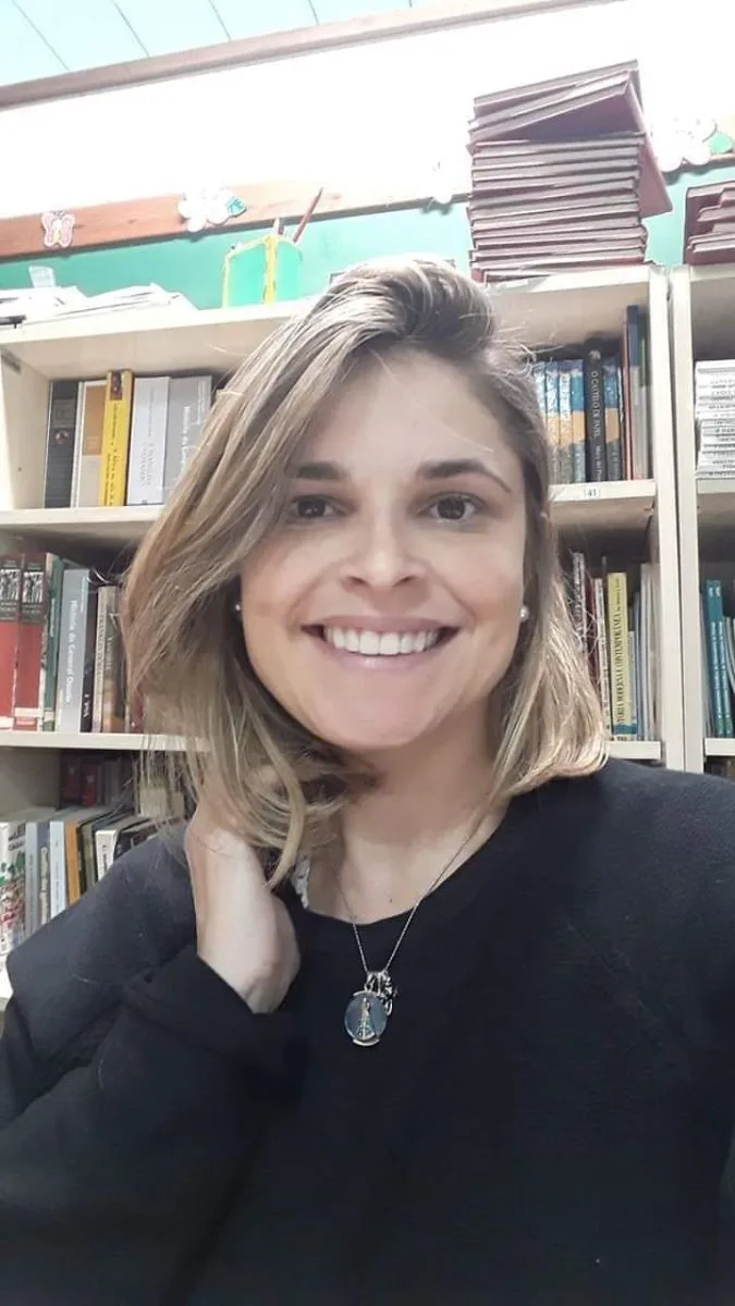Rennata Feitosa lança seu primeiro livro em Fortaleza