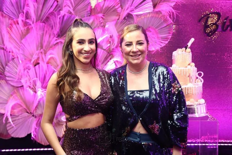 Ruby Araújo festeja os 18 anos da filha Giovanna