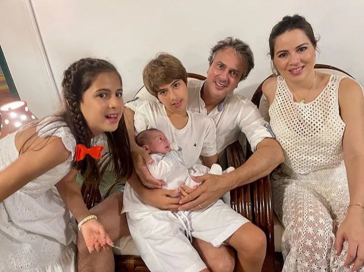 Onélia Santana faz agradecimento pela recuperação dos filhos em suas redes sociais