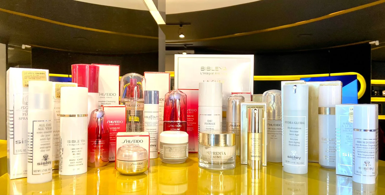 Com sorteio de brindes e violino ao vivo, Le’Loyn Parfums recebe ação de beleza da marca Shiseido