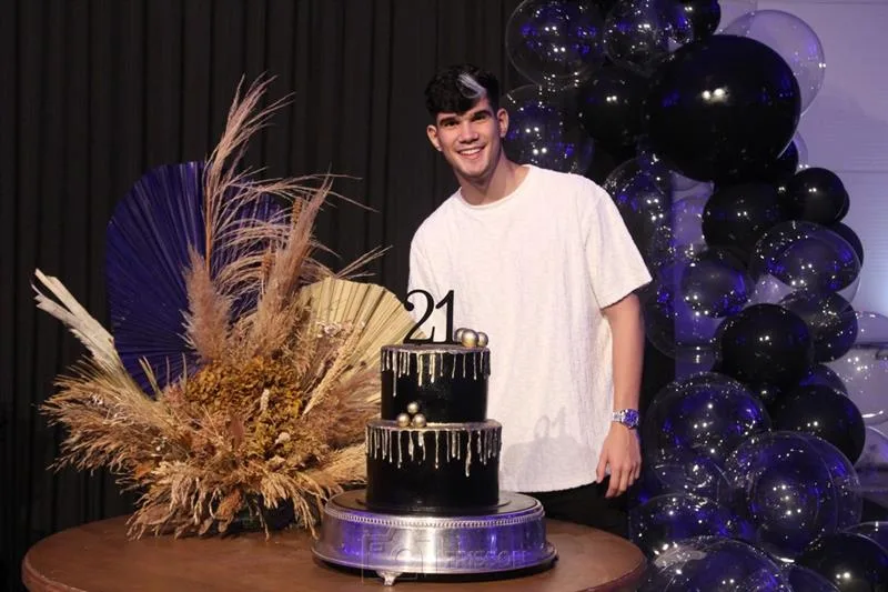 João Victor Gradvohl celebra seus 21 anos