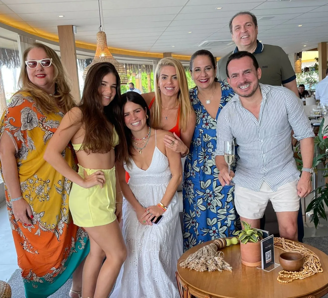 Letícia Studart ganha os parabéns em almoço surpresa