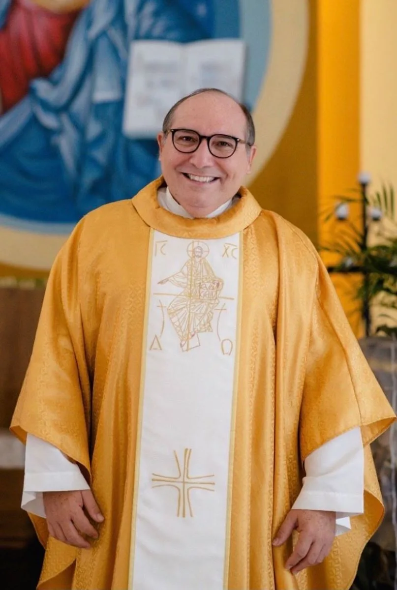 Padre Eugênio Pacelli inaugura cafeteria no Mosteiro dos Jesuítas