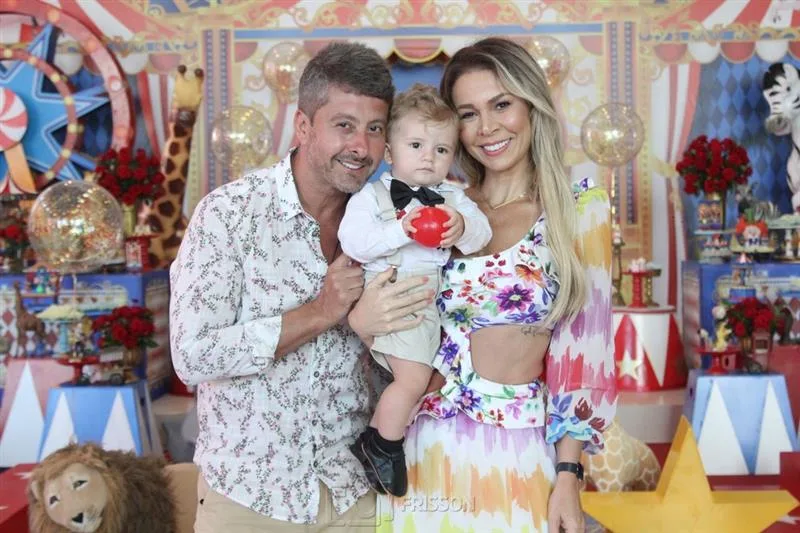 Gabrielle Freire e Wagner Mocellin assopram a primeira velinha do filho Gabriel