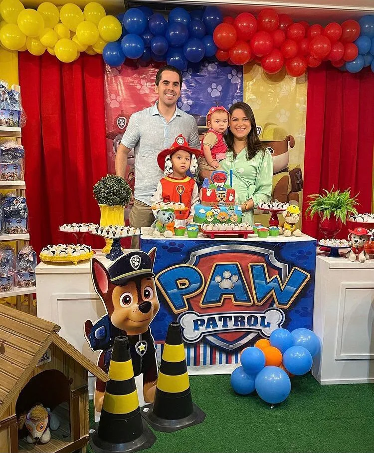 Ticiana e Alfredo Lima assopram as quatro velinhas do filho Alfredo
