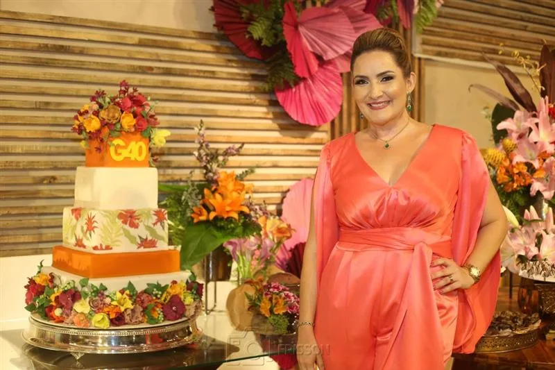 Glaubia Albuquerque celebra seus 40 anos em festa das mais animadas