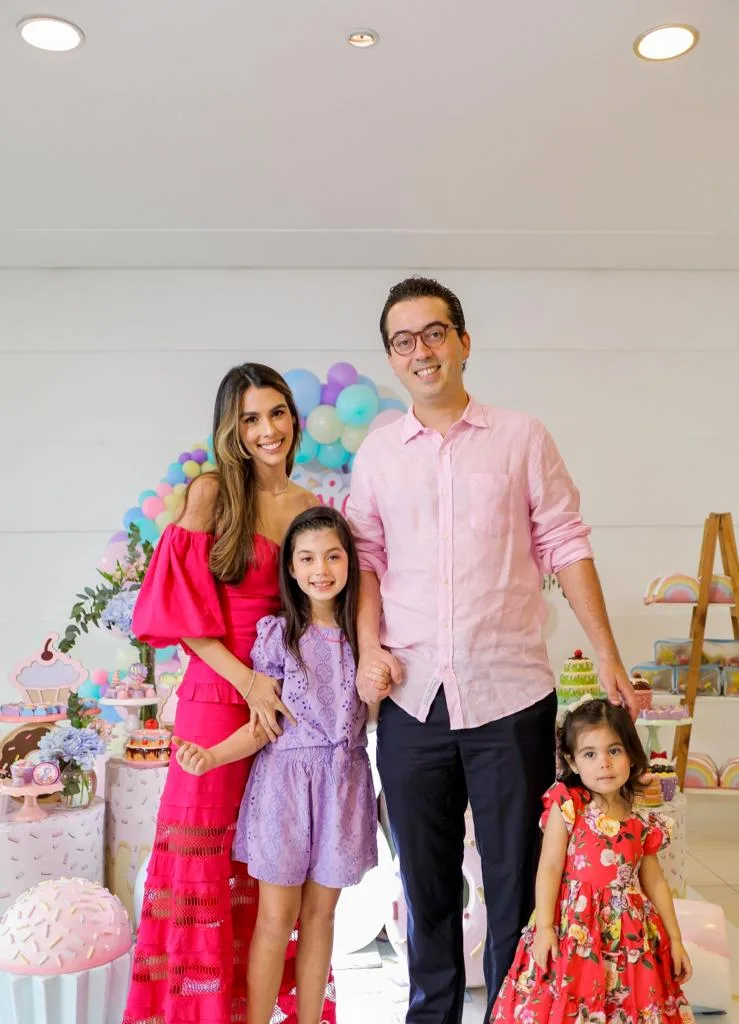 Camila Melo e Victor Moreira festejam os oito anos da filha Maria Vitória