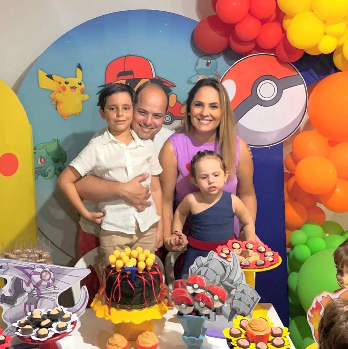 Anna Gladys e Felipe Oquendo comemoram sete anos do filho João