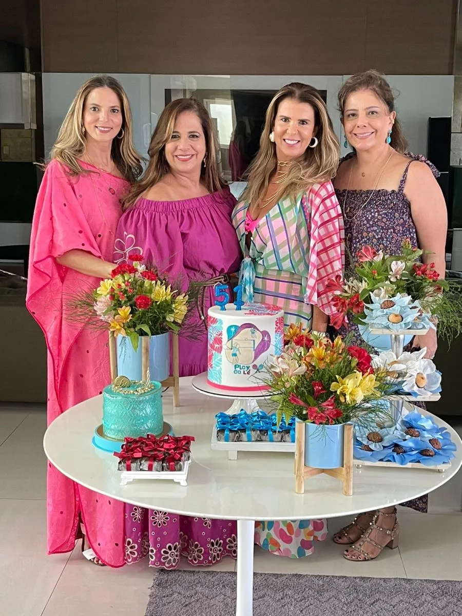 Alexandra Pinto comemora nova primavera com turma de amigas