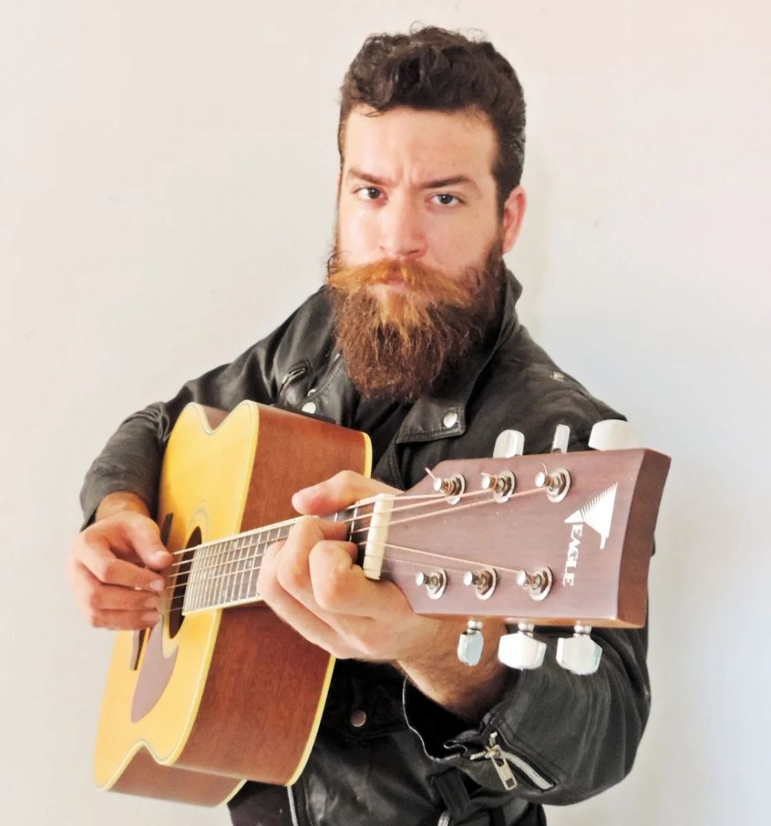 Com Vinny Fist e Forró do Chico Chic, Vila Azul do Mar promove programação musical em fevereiro
