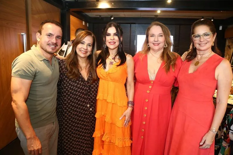 Zilda Pessoa ganha os parabéns de turma de amigas