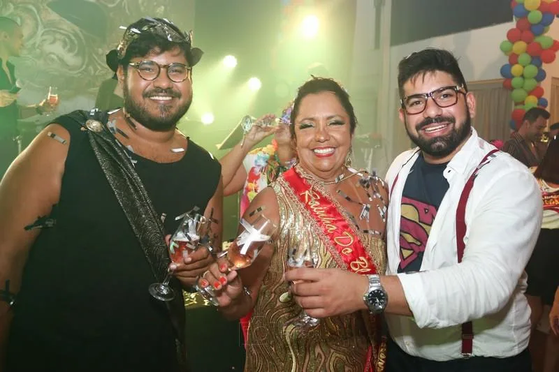 Zoraide Braga celebra 60+1 com baile de máscara no Casa Braga