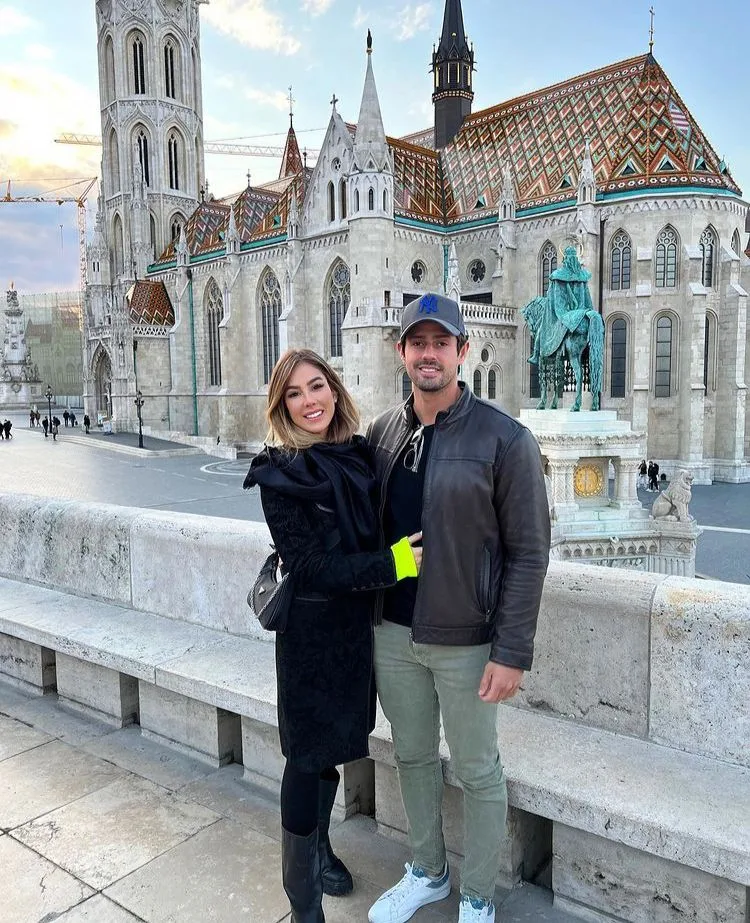 Priscilla Silva e Eugenio Protasio em temporada de férias pela Europa