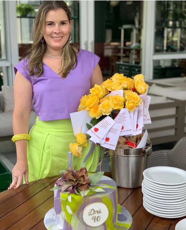 Adriana Loureiro celebra a chegada aos 40 anos em almoço