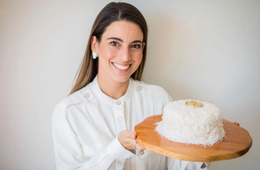 Ticiana Barreira relança o bolo de coco gelado no Plus Buffet