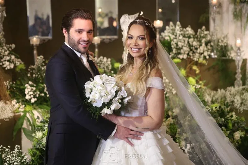 Solange Almeida e Monilton Moura sobem ao altar em cerimônia emocionante