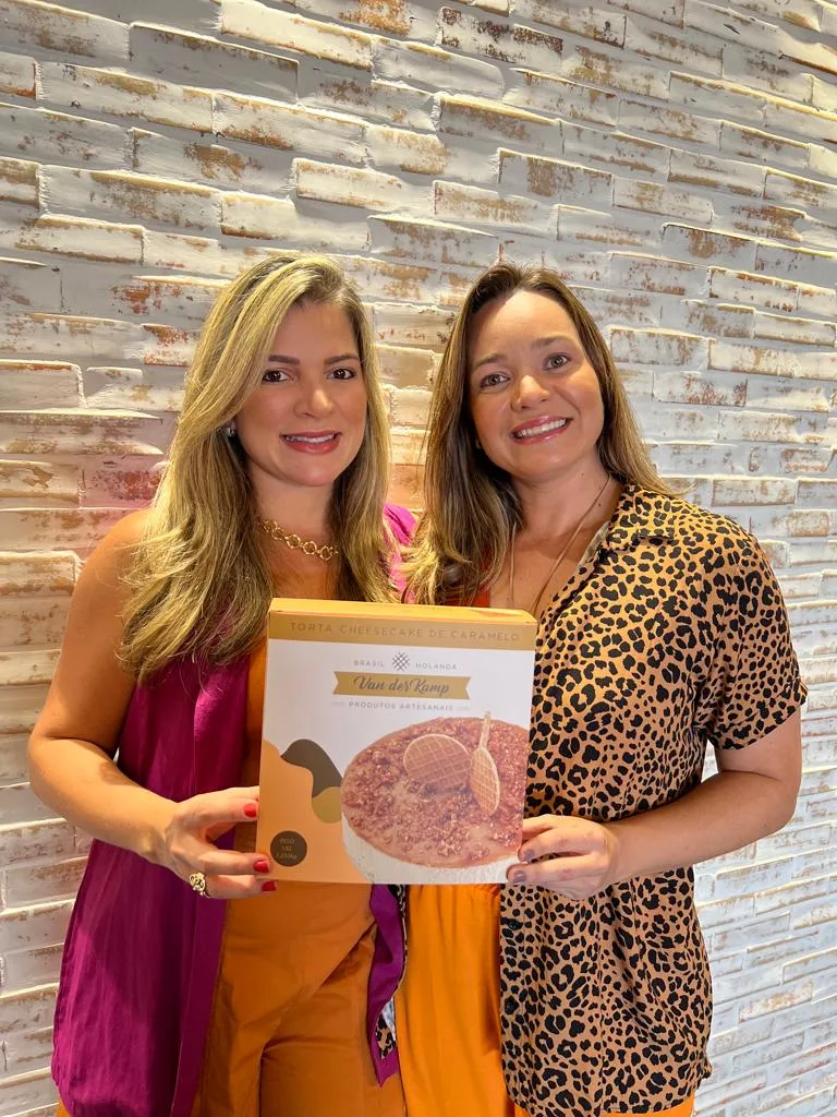 Kamila Monteiro e Karine Rodrigues lançam cheesecake da Van Der Kamp nos Mercadinhos São Luiz