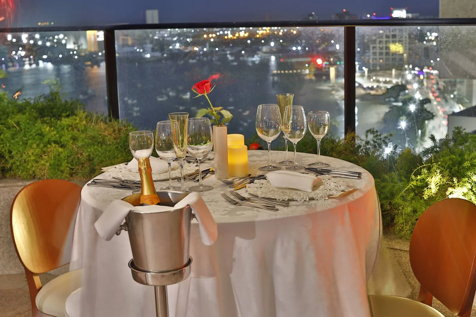 Hotel Gran Marquise lança “Jantar nas Alturas”, com visão para o Mucuripe e para casais apaixonados