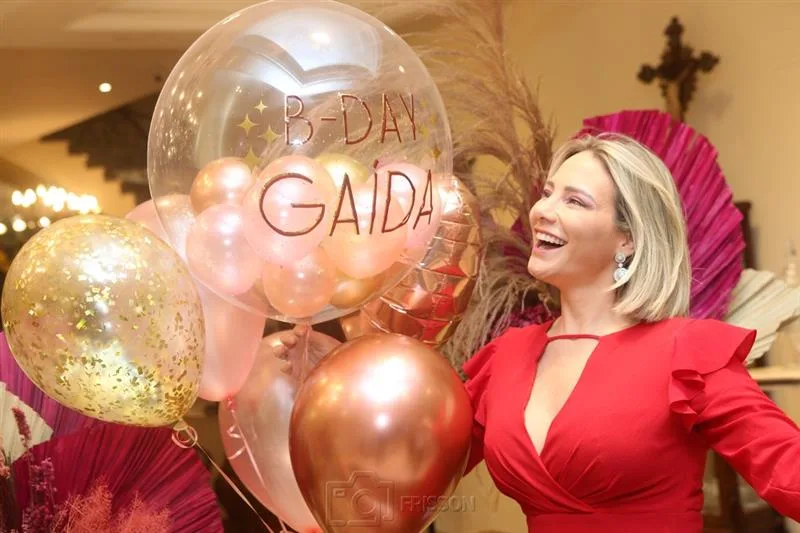 Gaída Dias celebra 40 anos pela terceira vez com toda alegria e muito frisson