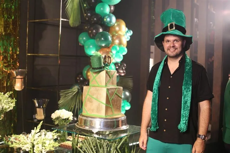 Carlos José Pinheiro entra no rol dos 40 anos em clima de St. Patrick's Day