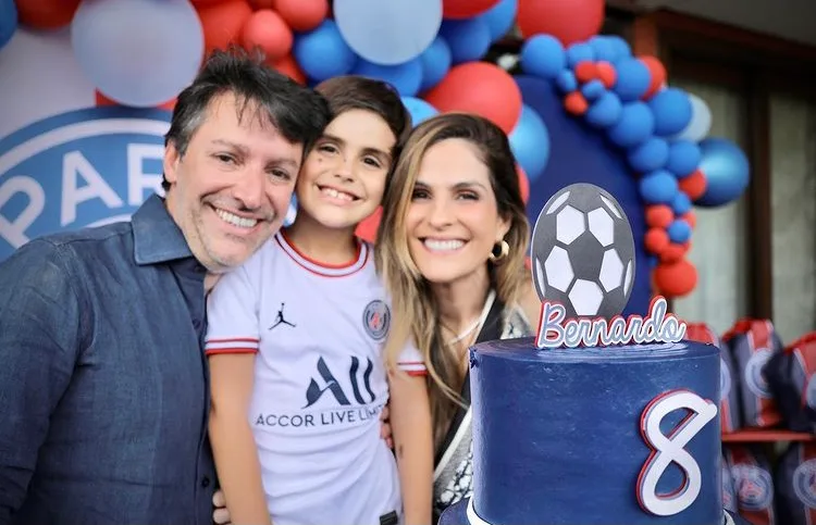Mariana Mota e Francisco Marinho comemoram os oitos anos do filho Bernardo