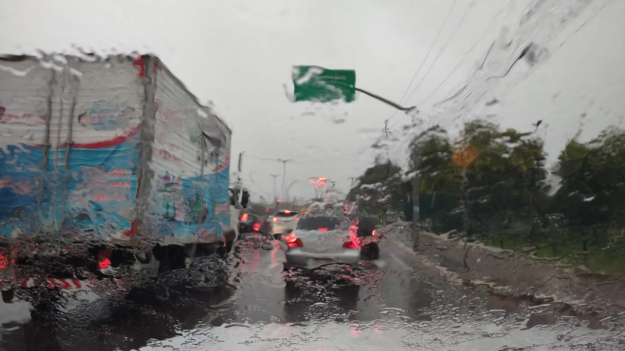 Com engarrafamento e alagamentos, Fortaleza registra maior chuva do Ceará desta segunda