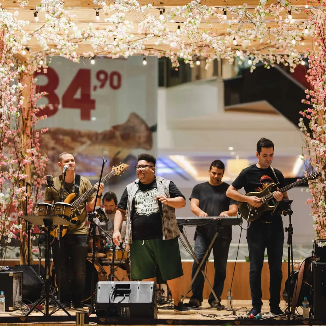 Com tributos a U2 e The Beatles, RioMar segue com programação de covers às sextas-feiras