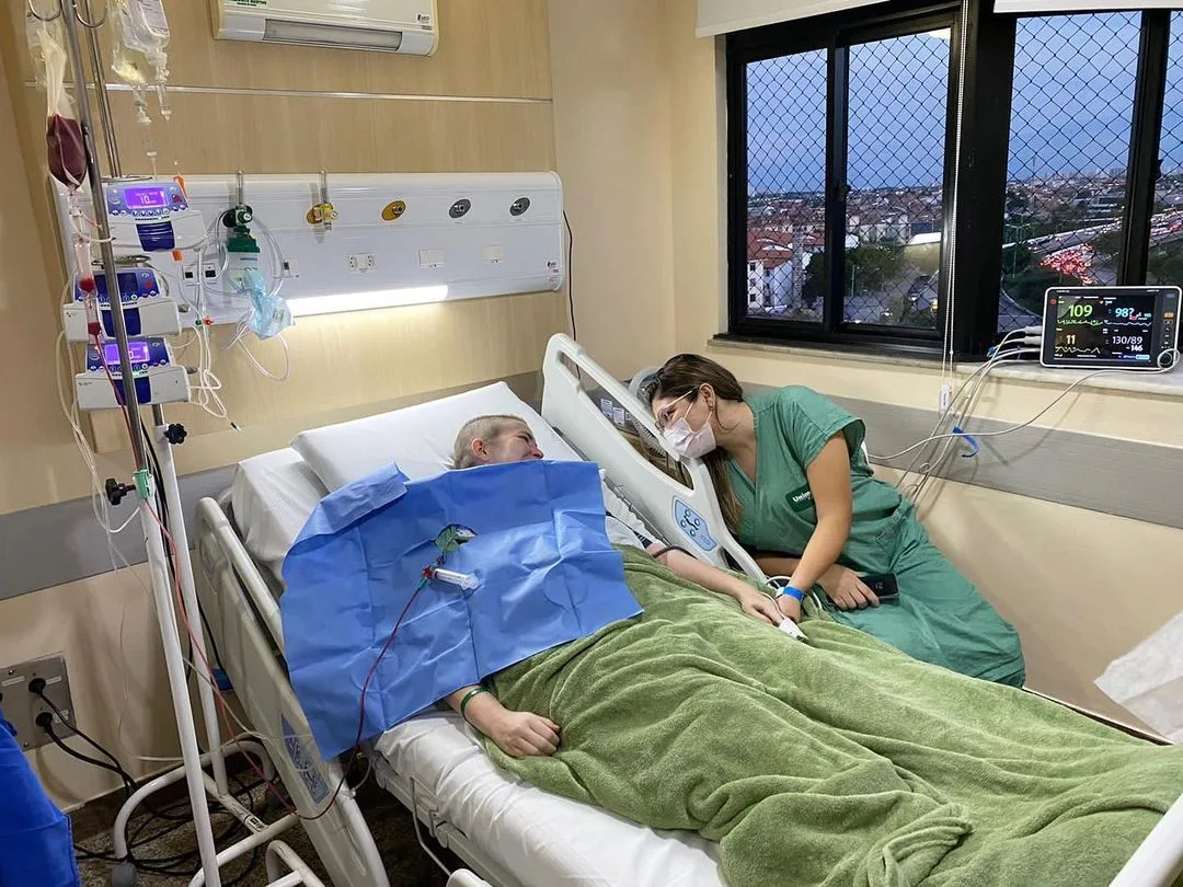 Repórter Marina Alves celebra transplante de medula: “Uma parte da minha irmã me fez renascer”