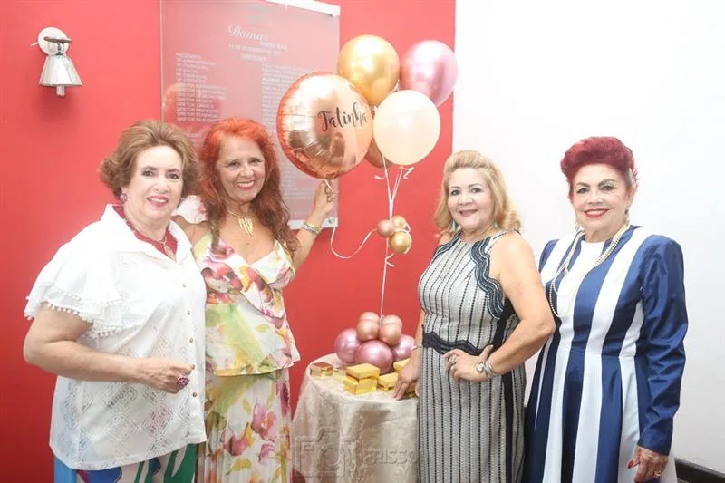 Fátima Duarte celebra aniversário no Ideal Clube em festança com amigos