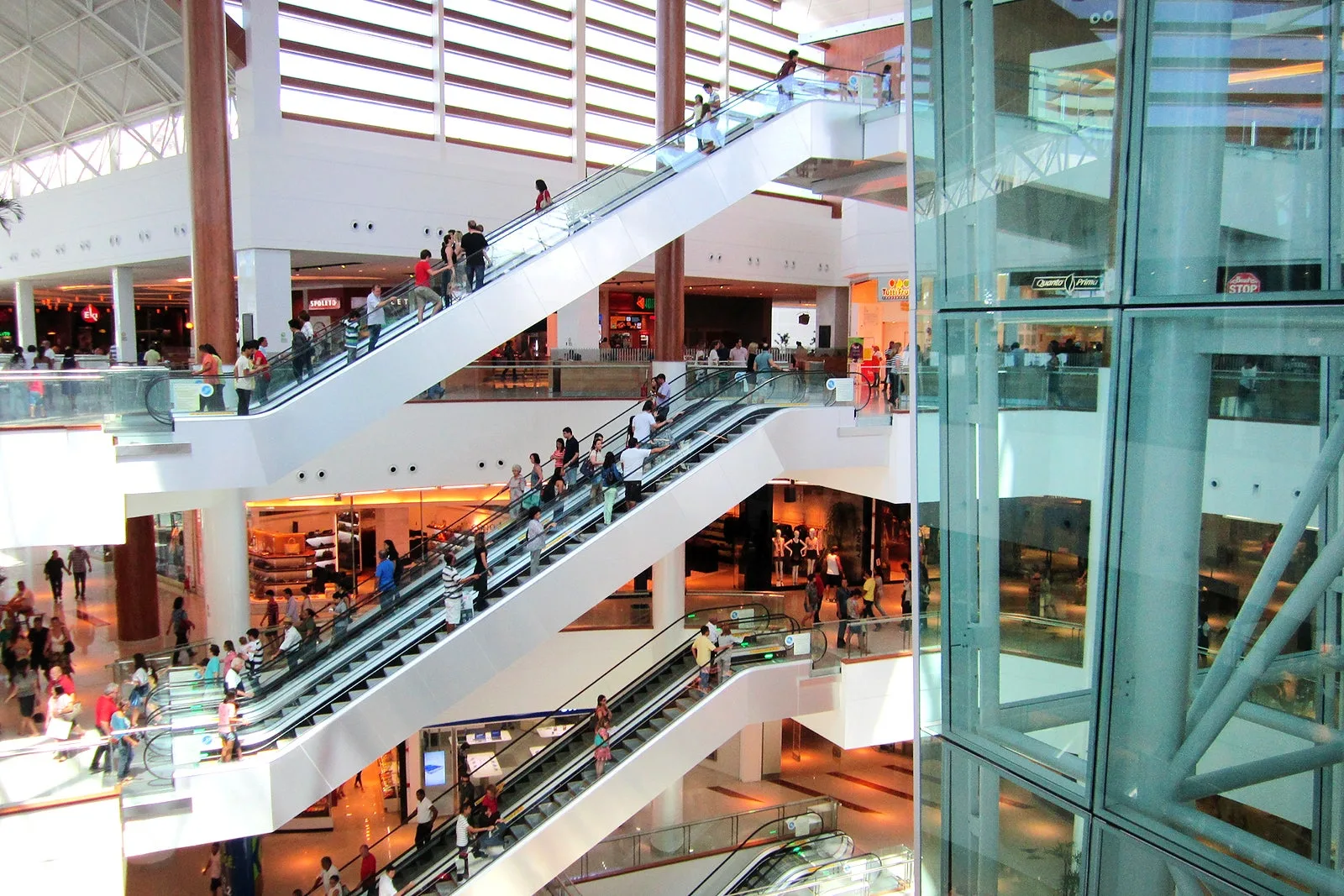 Confira o funcionamento dos shoppings de Fortaleza no feriado desta sexta-feira, 15