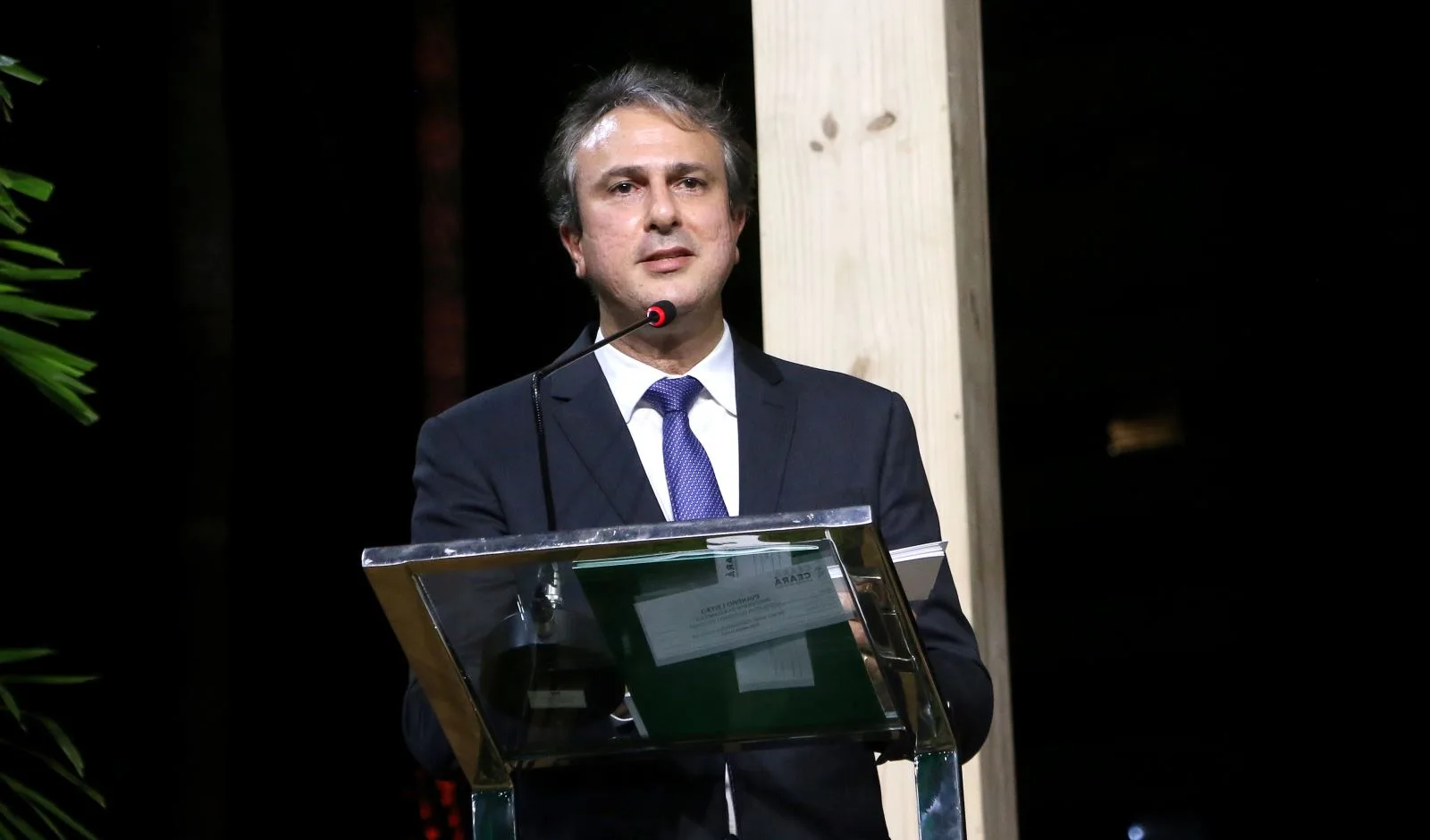 Ex-governador Camilo Santana recebe Medalha Iracema, principal comenda da Prefeitura de Fortaleza
