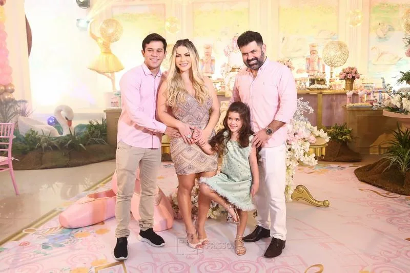 Neto Santos e Luana Souto celebram aniversário de 5 anos de filha Letícia com festa no tema ballet
