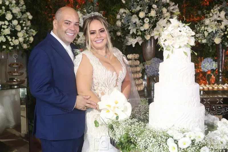 Marcella Bispo e André Teles oficializam união durante cerimônia no Cumbuco