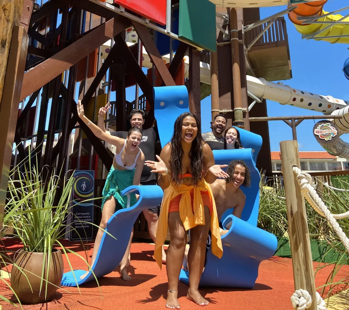 Camila Loures curte folga em família no Beach Park, em Aquiraz