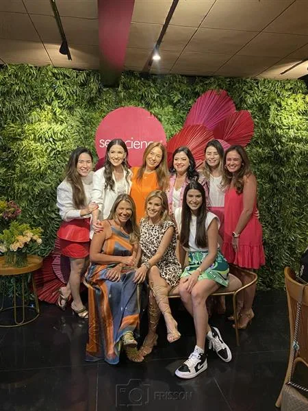 Viviane Almada anfitriona evento de Dia das Mães da Senscience Brasil