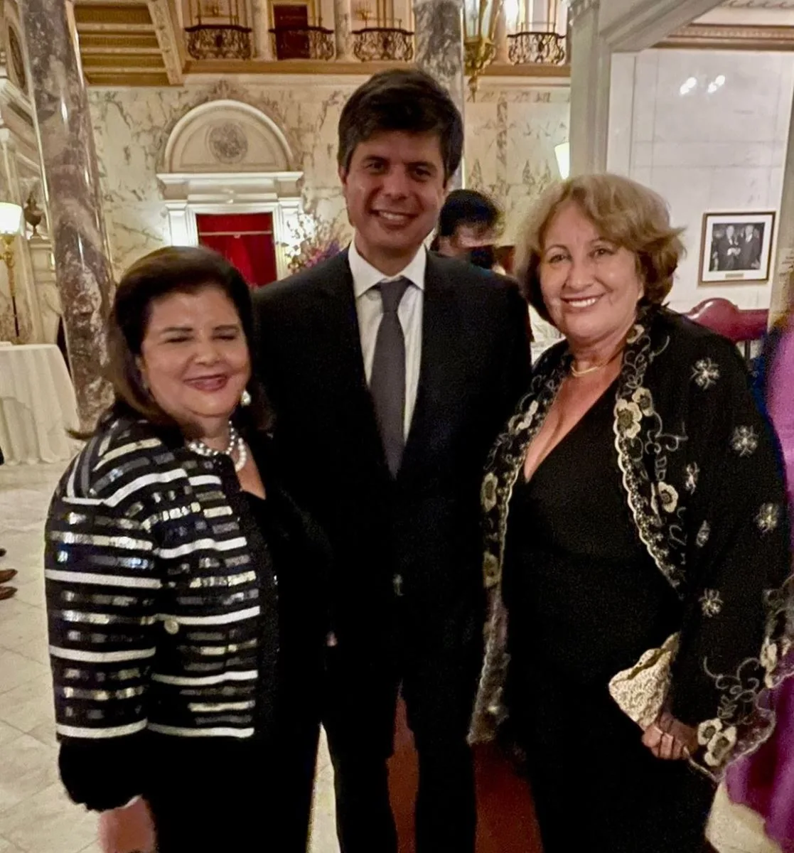 Em Nova York, Annette Reeves se encontra com Luiza Trajano em jantar no Metropolitan Club