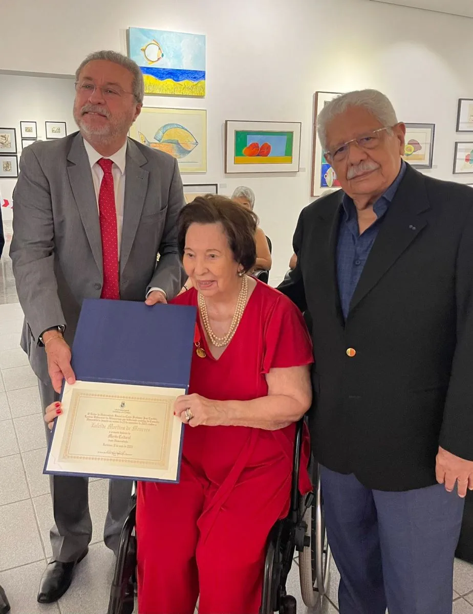 Zuleide Menezes recebe a Medalha do Mérito Cultural da UFC