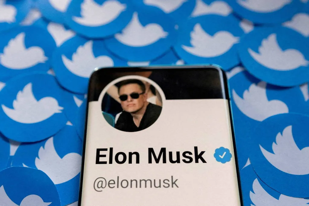 Elon Musk anuncia suspensão de acordo para compra do Twitter e ações da empresa desabam