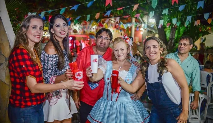 Com comidas típicas e forró pé de serra, festa de São João inicia vendas para amigos e clientes