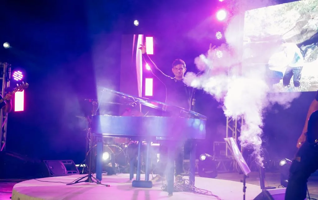 Marina Park Hotel programa Noite dos Namorados com shows e pacotes especiais