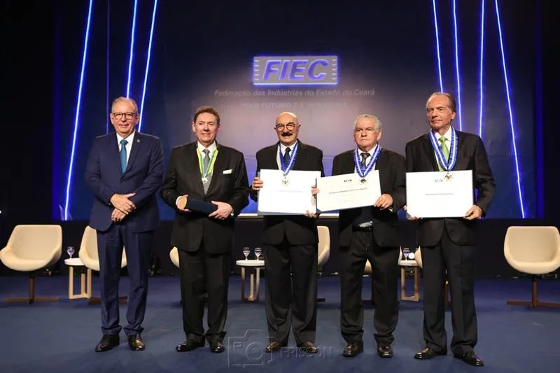 FIEC realiza a entrega da Medalha do Mérito Industrial e da Medalha da Ordem do Mérito Industrial