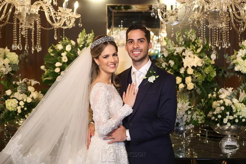 Júlia Camelo e Filipe Andrade sobem ao altar e dizem o "sim" eterno