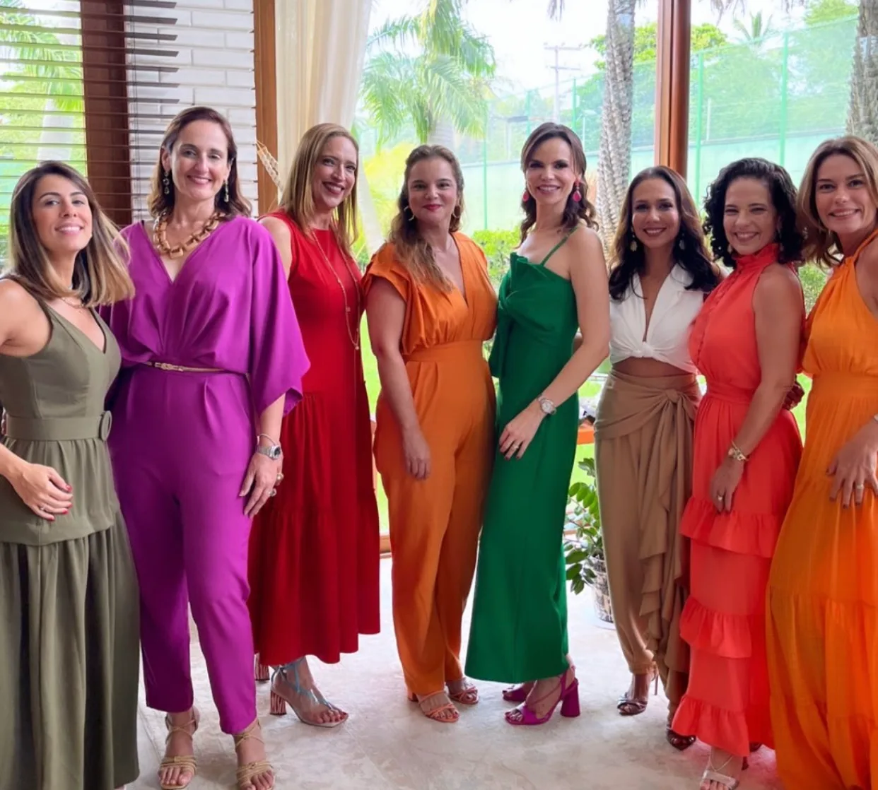 Cristiane Canamary celebra aniversário com turma de amigas