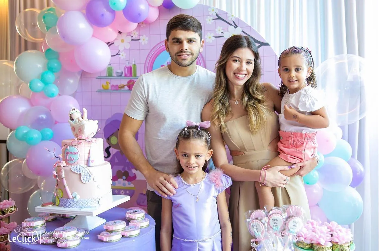 Isabela Franklin e Ivan Bezerra Neto comemoram sete anos da primogênita Liv
