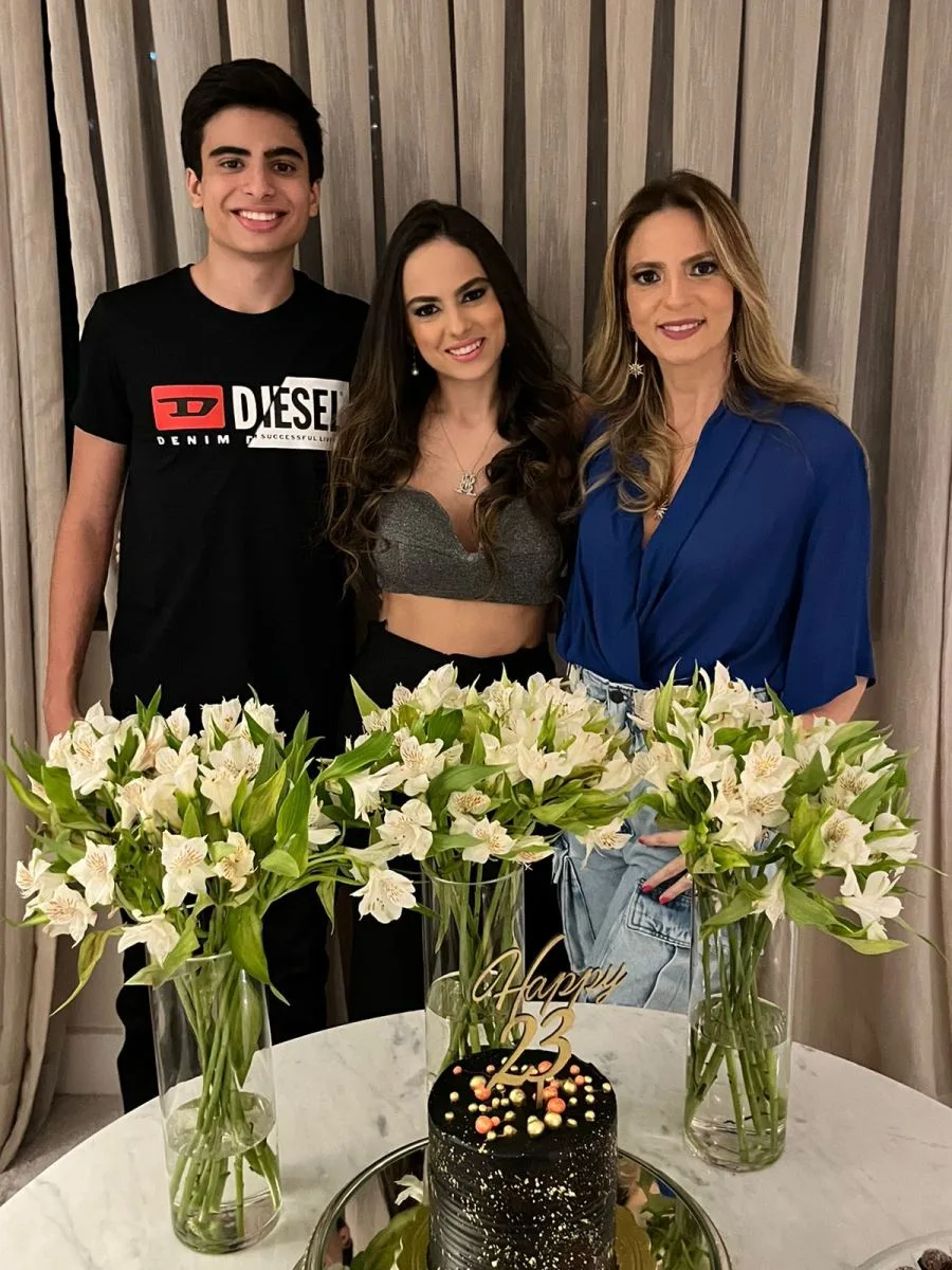 Bianca Aragão celebra chegada aos 23 anos