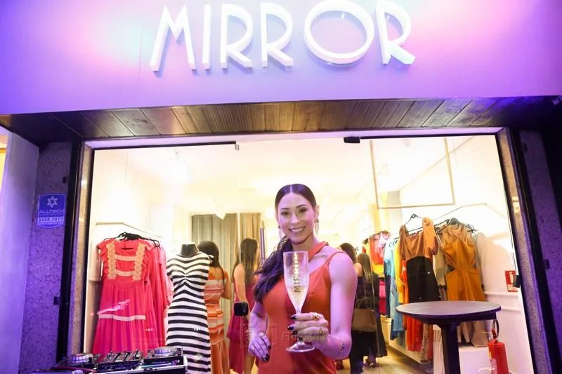 Mirror Store inaugura loja com frisson